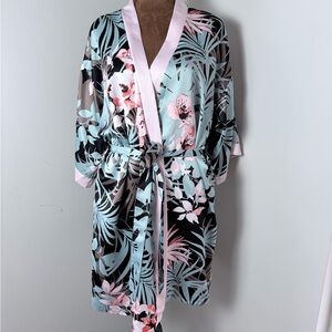 Secret Treasures Black and Cream Kimono